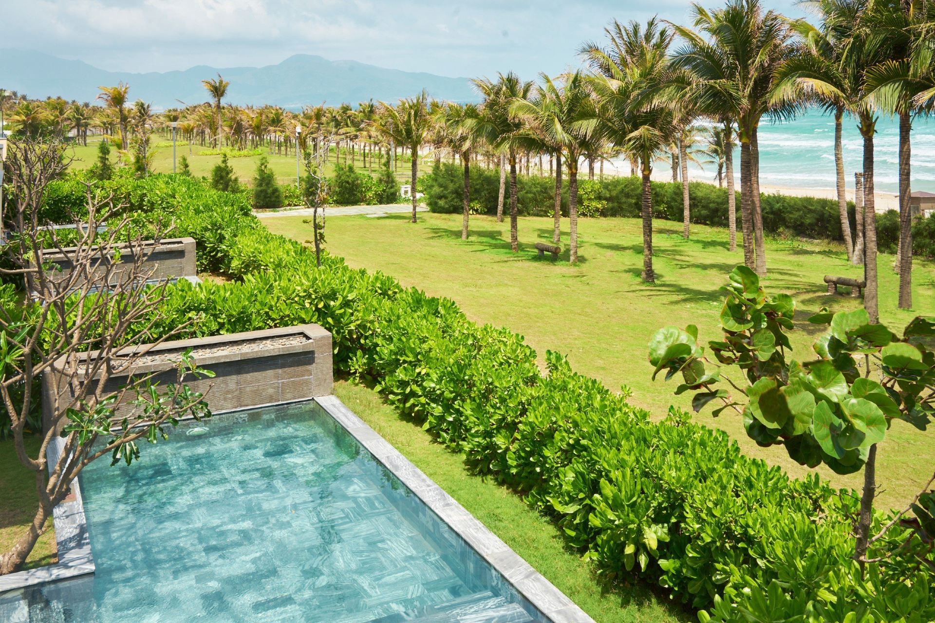 Four Bedrooms Villa with Sea Front with Pool