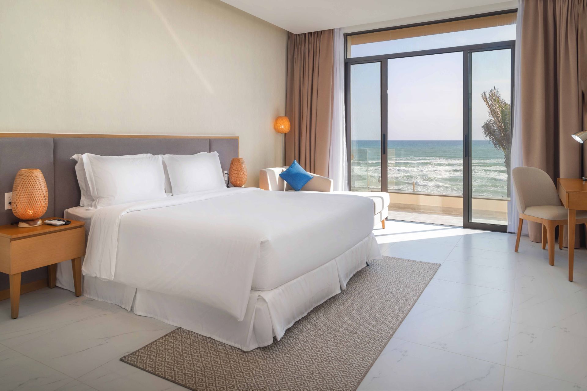 Three Bedrooms Villa with Sea Front with Pool - 4
